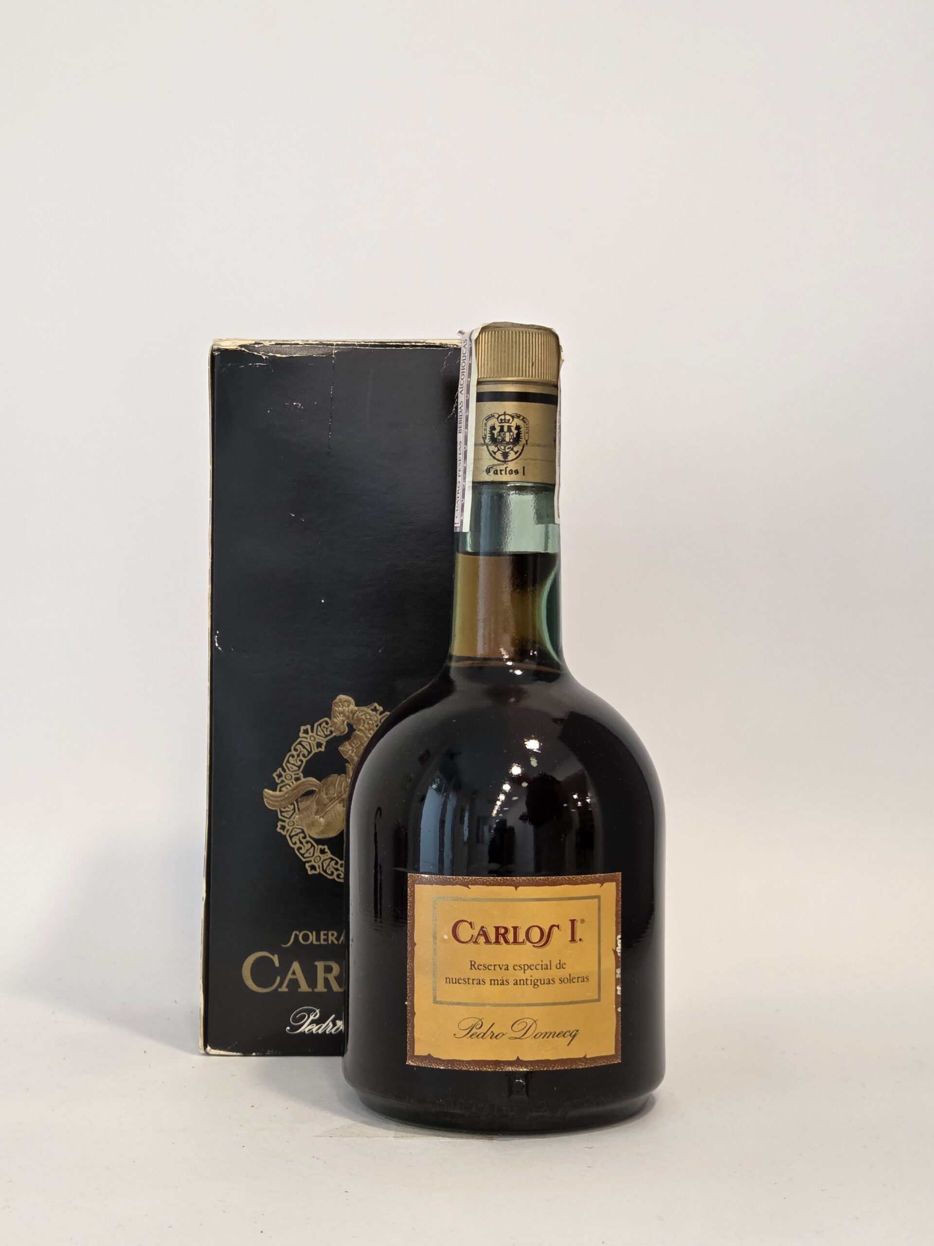 Carlos I Solera Especial – Pedro Domecq – First Generation of the Iconic Bottle Design – Original Leaflet Included – Late 1960s-75 cl – 38% ABV - Image 2